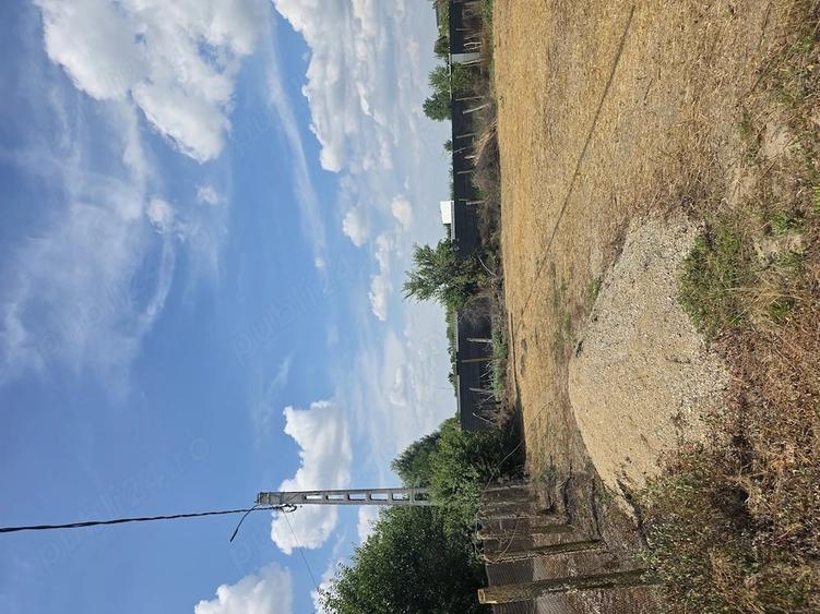 Teren de 710 mp, în Crivăț