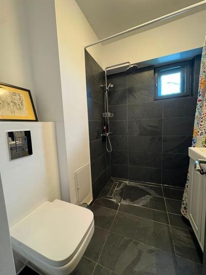 Apartament cu 3 camere semidecomandat, mobilat în Victoriei