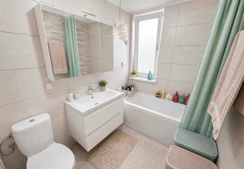 Apartament cu 3 camere decomandat în Cug