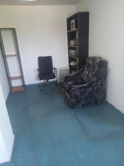 Apartament cu 5 camere decomandat în Titan