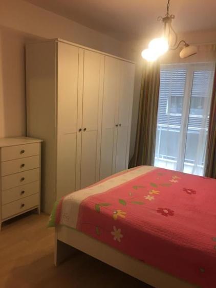 Apartament cu 4 camere, mobilat în Băneasa