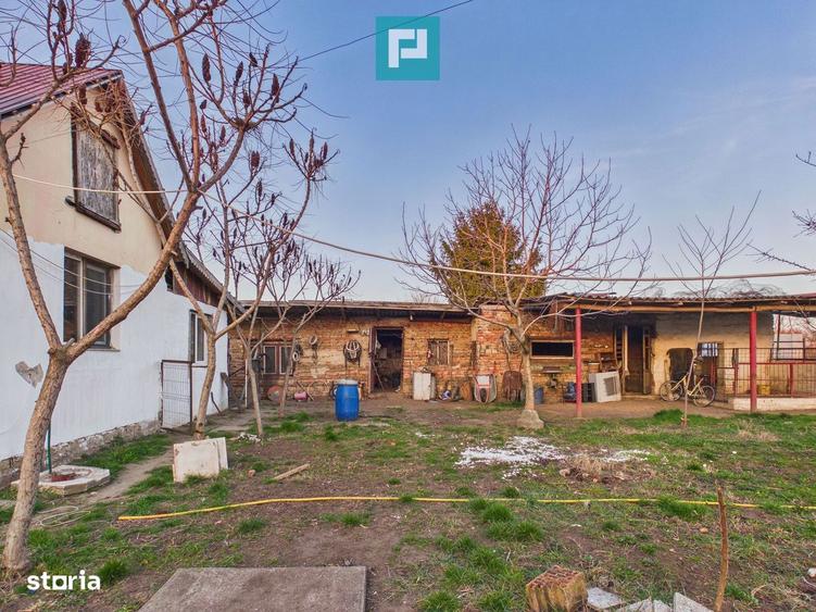 Casă cu 7 camere cu Teren 3141 Mp în Macea