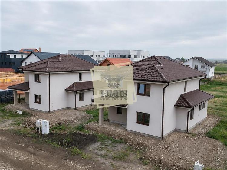 Casă individuală cu 5 camere cu Canalizare în Șura Mică