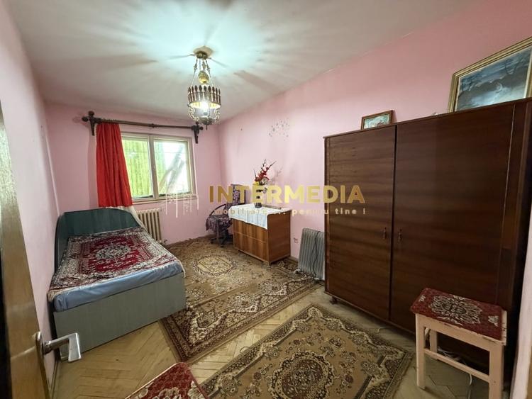 Apartament cu 2 camere decomandat, mobilat în Cetate