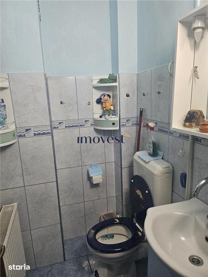Apartament cu 4 camere decomandat în Micro 16