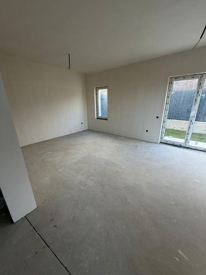 Triplex 112 mp utili, teren 180mp, ansamblu privat, Floresti - 2