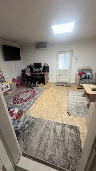Casă cu 5 camere cu Teren 275 Mp în Pisc