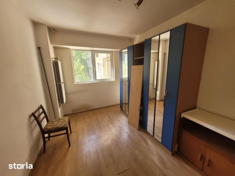 Apartament cu 3 camere decomandat în Rahova