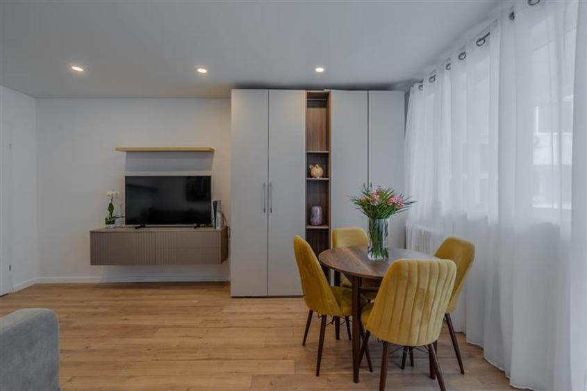 Apartament cu 3 camere semidecomandat, mobilat în Drumul Taberei