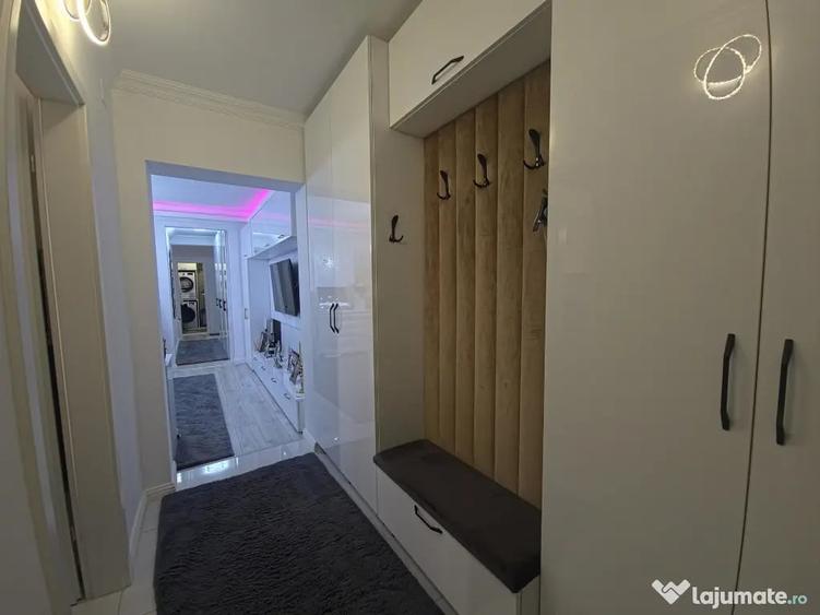 Apartament cu 4 camere semidecomandat în Tăbăcărie
