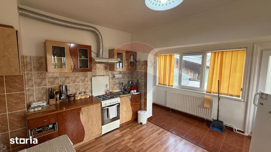 Casă cu 3 camere cu Teren 990 Mp în Fitionești