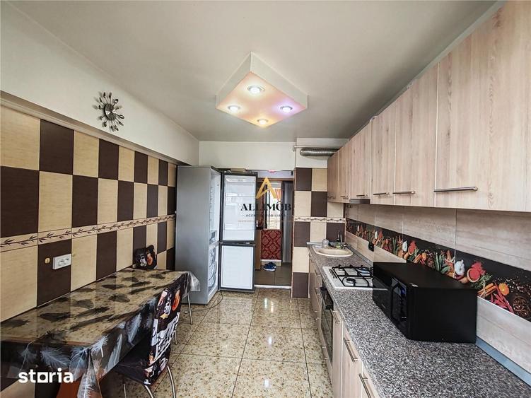 Apartament cu 2 camere decomandat în Republicii
