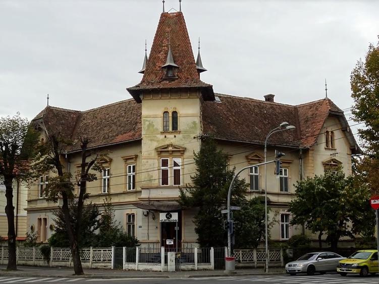 Casă cu 4 camere în Central
