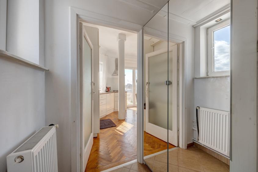 Apartament cu 2 camere semidecomandat, mobilat în P-ța Romană