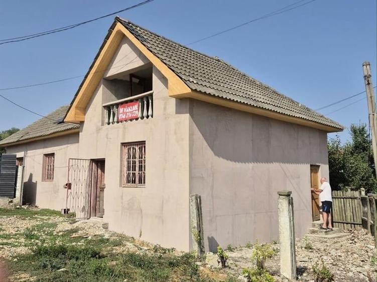 Casă individuală cu 4 camere cu Teren 300 Mp în Sfircea