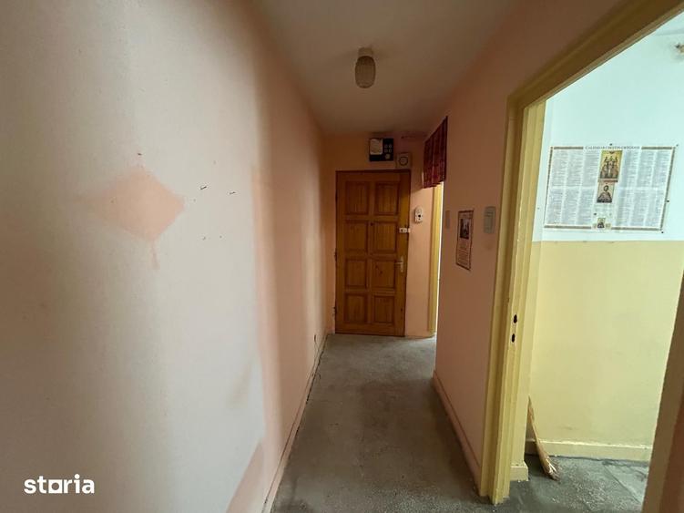 De vanzare Apartament cu 2 camere, decomandat, bv dacia etaj 4 - 7