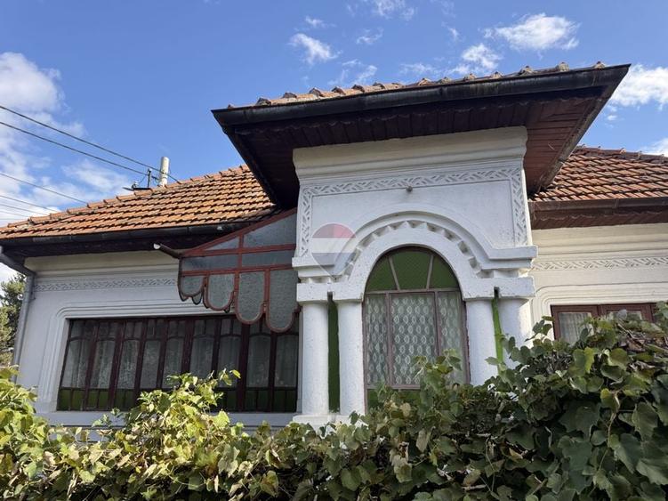Casă individuală cu 6 camere cu Teren 433 Mp în Sud