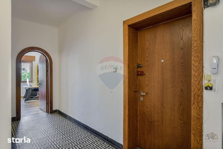 Apartament cu 5 camere în Romană