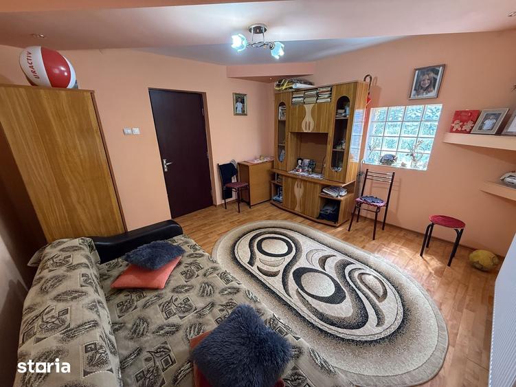 Casă cu 9 camere cu Teren 238 Mp în Central
