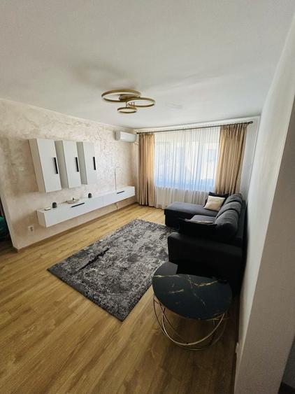 Apartament cu 3 camere semidecomandat în Mioriței