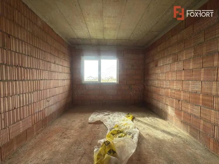 Casă cu 5 camere cu Teren 508 Mp în Giarmata