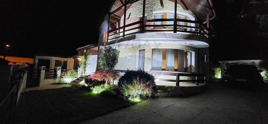 Casă individuală cu 5 camere cu Piscina în Vest
