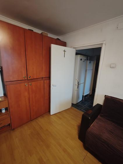Apartament cu 2 camere semidecomandat în Berceni