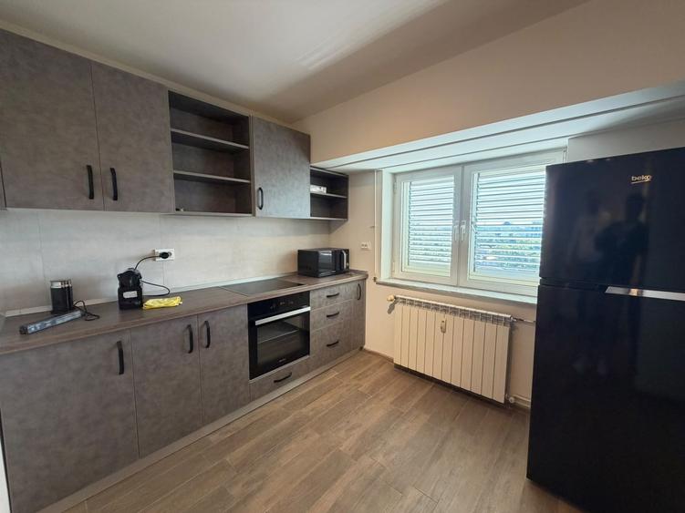 Apartament cu 4 camere semidecomandat în Unirii