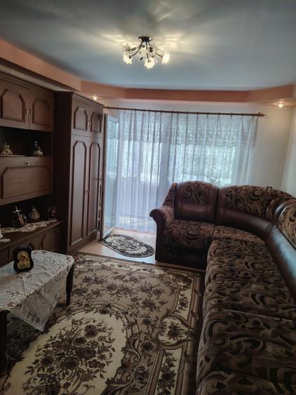 Apartament cu 3 camere decomandat în Cetatea