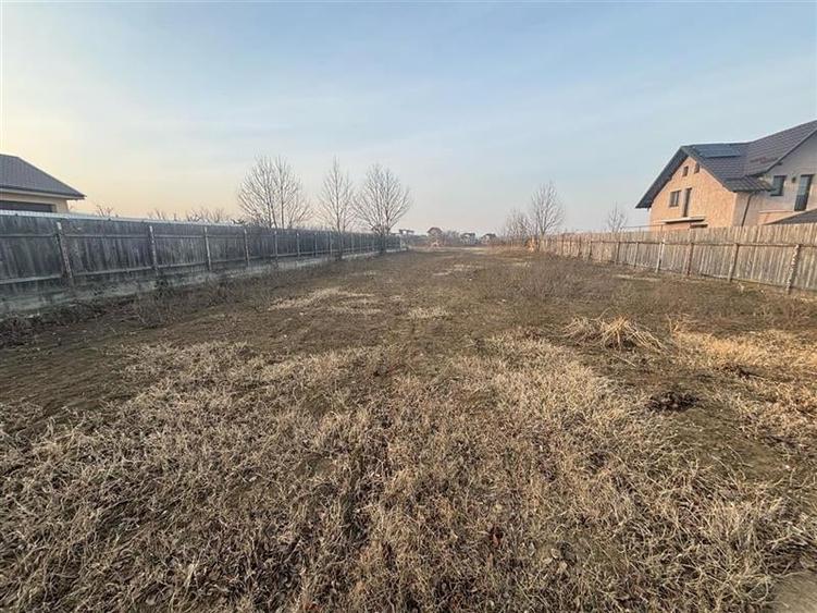 Teren Construcții intravilan de 1716 mp, în Sud-Est