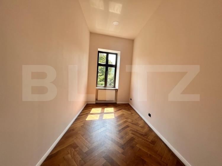 Casă cu 4 camere cu Canalizare în Ultracentral