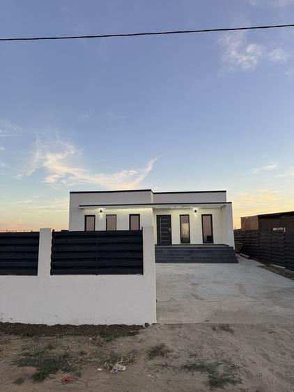 Casă cu 4 camere cu Teren 700 Mp în Pielești