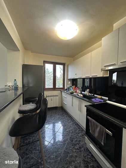 Apartament cu 3 camere semidecomandat în Nord
