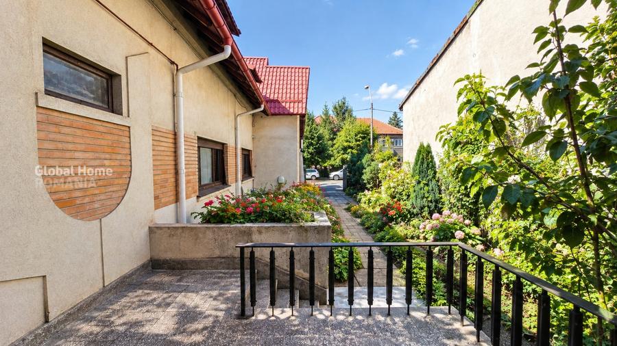 Casă individuală cu 9 camere cu Canalizare în Cotroceni