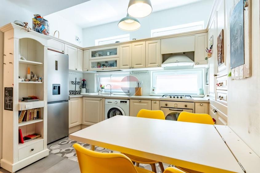 Apartament cu 4 camere semidecomandat, mobilat în Turda
