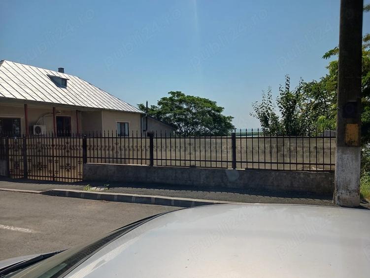 Casă cu 5 camere cu Teren 1540 Mp în Jurilovca