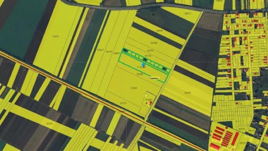 Teren agricol intravilan de 27700 mp, în Nord-Vest