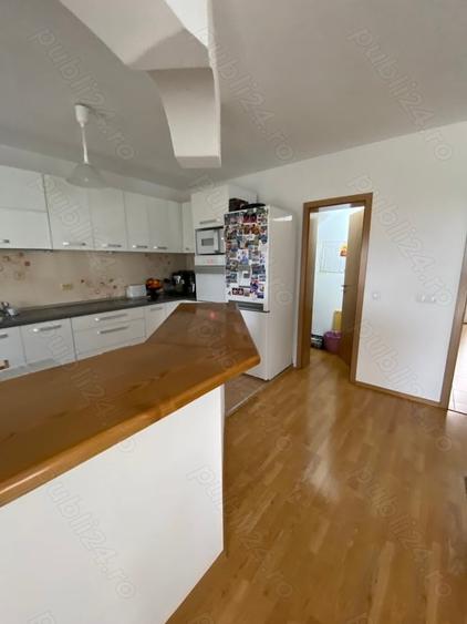 Casă cu 5 camere cu Teren 284 Mp în Ghiroda