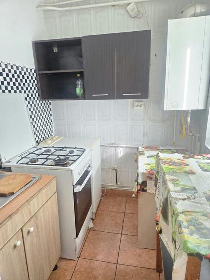 Apartament cu 3 camere semidecomandat în Tătărași