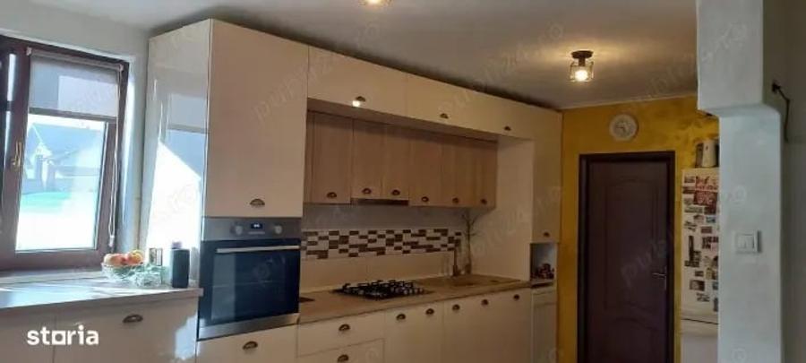 Casă cu 4 camere cu Teren 400 Mp în Central