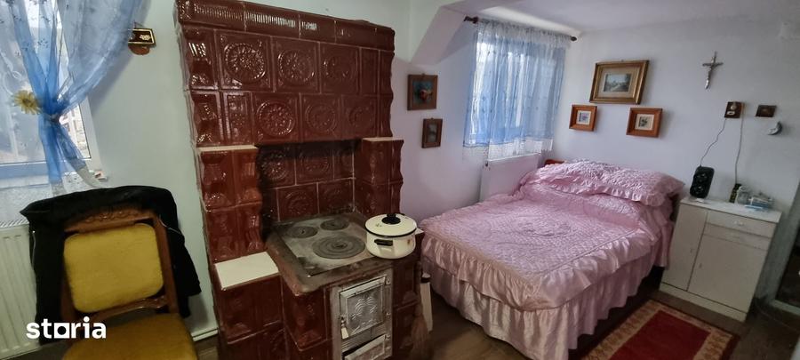Casă cu 4 camere cu Teren 1400 Mp în Mihai Eminescu