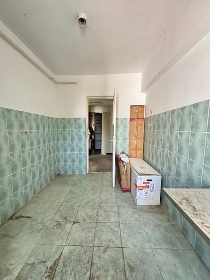 Apartament cu 2 camere semidecomandat, mobilat în Bârlad