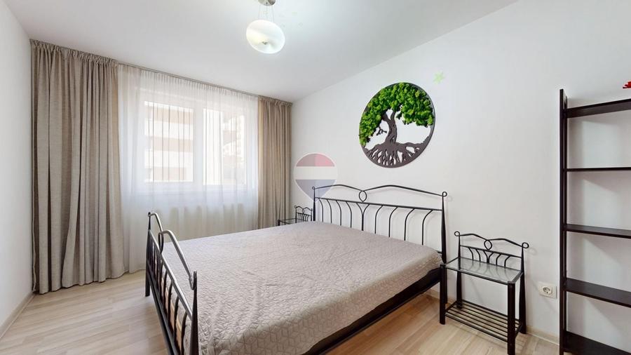 Apartament cu 2 camere decomandat în Tractorul