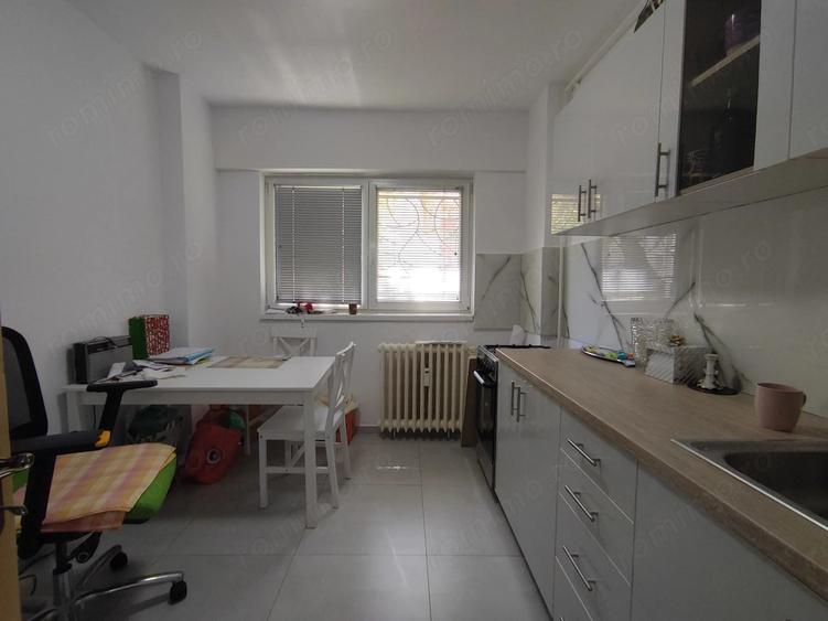 Apartament cu 2 camere decomandat în Basarabia