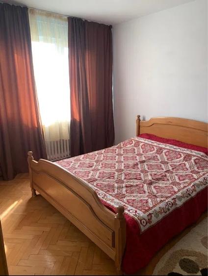 Apartament cu 2 camere semidecomandat, mobilat în Podul de Piatră