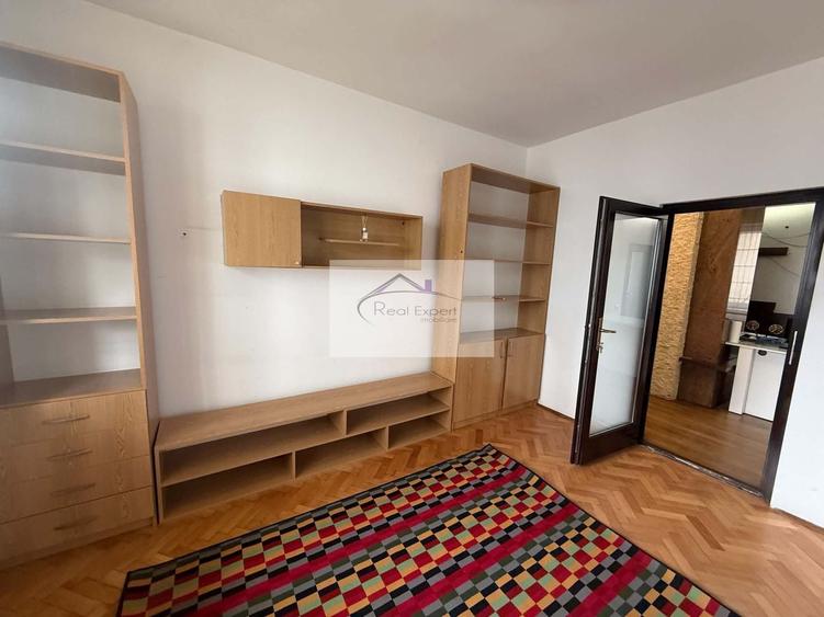 Apartament cu 4 camere decomandat în Andrei Mureșanu