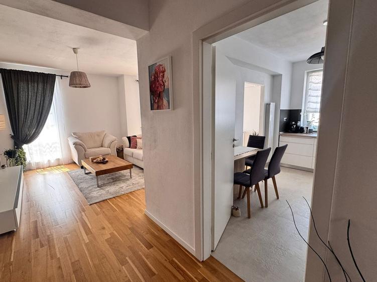 Apartament cu 3 camere decomandat, mobilat în Șelimbăr