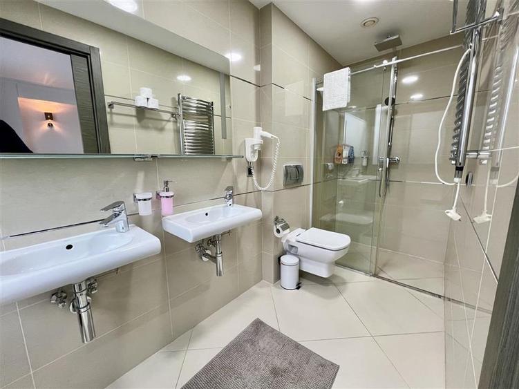 Apartament cu 4 camere decomandat, mobilat în Poiana Brașov