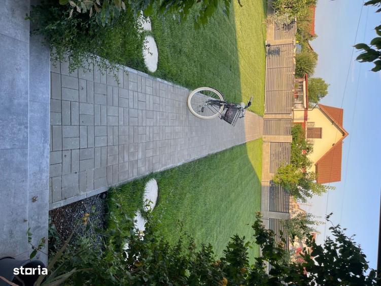 Casă cu 5 camere cu Teren 800 Mp în Săcălaz