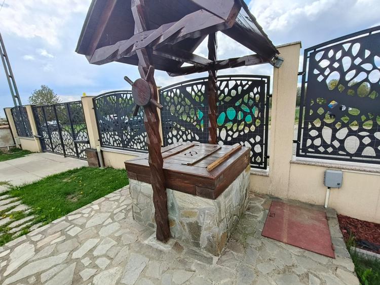Casă individuală cu 5 camere cu Garaj în Crasna